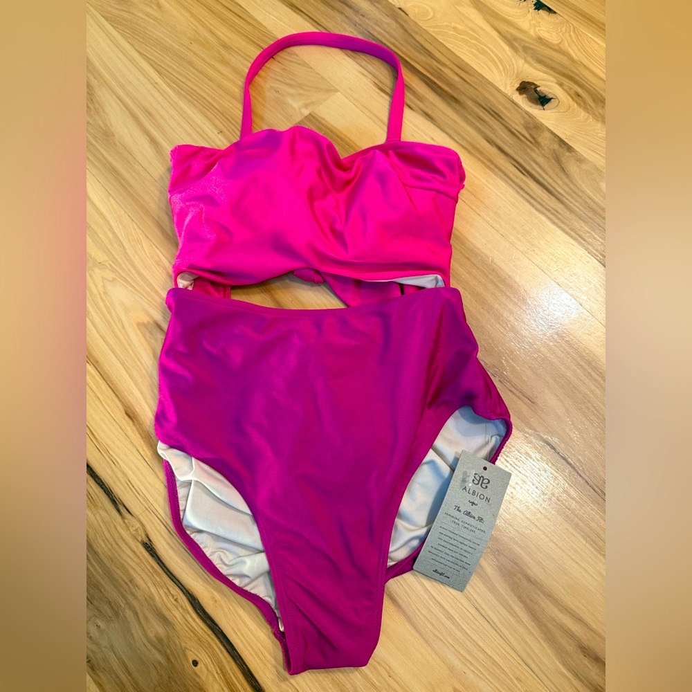 Albion Sunseeker Onepiece in Bright Pink and Magenta